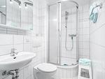 Badezimmer mit Dusche - Wohnung 4-63 - Top-Hundeurlaub
