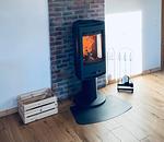 Kamin / Holzofen im Wohnbereich - Villa Skogsfred - Top-Hundeurlaub