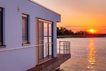 Kranichnest Ferienhaus, Bootshaus, Schwimmhaus - KranichNest Schwimmhaus - Uferhaus am Bodden Ostsee - Top-Hundeurlaub