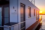Kranichnest Ferienhaus, Bootshaus, Schwimmhaus - KranichNest Schwimmhaus - Uferhaus am Bodden Ostsee - Top-Hundeurlaub