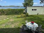 Sitzbereich auf der Terrasse von Lilla Lycka in Timmernabben mit Meerblick - Lilla Lycka Timmernabben - Top-Hundeurlaub