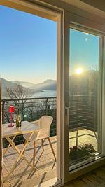 sonniger Balkon mit großer Glasfront - Ferienwohnung Nero - Top-Hundeurlaub