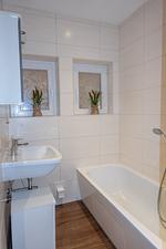  Großes, helles Ferienhaus, mit eingezäuntem Garten. Hunde urlauben gratis, mit Parkplatz/WLAN. - Top-Hundeurlaub