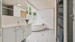 bathroom - Ferienhaus für 10 Personen (117 m²) in Hasle - Top-Hundeurlaub