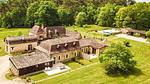 Außenseite Ferienhaus [Sommer] - Ferienhaus für 13 Personen (200 m²) in Issac - Top-Hundeurlaub