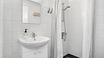 bathroom - Ferienwohnung für 4 Personen (42 m²) in Aakirkeby - Top-Hundeurlaub
