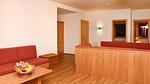Wohnzimmer - Ferienwohnung für 12 Personen (127 m²) in Brixen im Thale - Top-Hundeurlaub