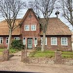 Fassade / Eingang - Alte Schule Oevenum - Top-Hundeurlaub
