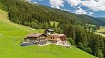Außenseite Ferienhaus [Sommer] - Ferienwohnung für 11 Personen (100 m²) in Wald im Pinzgau - Top-Hundeurlaub