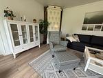Wohnbereich mit Zugang zur Terrasse – Ferienhaus mit großem Garten in Småland - Villa Wildlycka - Top-Hundeurlaub