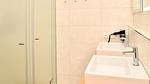 Badezimmer - Ferienwohnung für 13 Personen (136 m²) in Brixen im Thale - Top-Hundeurlaub