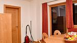 Wohnzimmer - Ferienwohnung für 13 Personen (136 m²) in Brixen im Thale - Top-Hundeurlaub