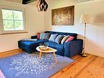 Wohnbereich mit Sofa und Kamin in Villa Yasjö - Villa Yasjö - Top-Hundeurlaub