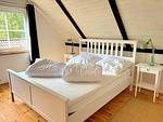 Heller Schlafbereich mit Doppelbett in Villa Yasjö - Villa Yasjö - Top-Hundeurlaub
