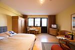Doppelbett in der Ferienwohnung Jungnamensand 15 in Wittdün auf Amrum - Haus Jungnamen Sand Whg. 15 - Top-Hundeurlaub