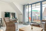 Wohnzimmer mit Zugang zum Balkon - Wohnung 03-5 - Top-Hundeurlaub