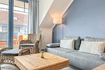 Wohnzimmer mit Blick zum Balkon - Wohnung 03-5 - Top-Hundeurlaub