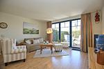 Wohnbereich mit Zugang zur Terrasse - Wohnung 01-4 - Top-Hundeurlaub