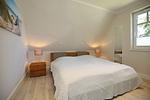 1. Schlafzimmer mit Doppelbett - Reethaus 18b - Huus Berti - Top-Hundeurlaub