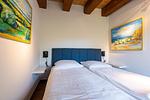 Gemütliches Schlafzimmer mit zwei Einzelbetten - Seeräuber - Top-Hundeurlaub