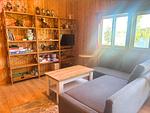 Heller Wohnbereich mit Sofa und Fernseher in Söda Fullsjön - Sodra Fullsjön - Top-Hundeurlaub