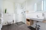 Badezimmer - Deluxe-Apartment 2.14 mit eigener e-Ladesäule, XL-Strandkorb und Hundefreundlich - Top-Hundeurlaub