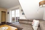 Wohnzimmer - Wohnung 04: Balkon, Boddenblick, Sauna- und Schwimmbadnutzung - Top-Hundeurlaub