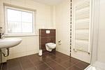 Badezimmer - Wohnung 04: Balkon, Boddenblick, Sauna- und Schwimmbadnutzung - Top-Hundeurlaub
