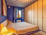 großes weiches Bett und großer Kleiderschrank - Iris Ferienhaus - Top-Hundeurlaub