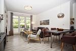 Wohnzimmer - FeWo77: Terrasse, Sauna, Schwimmbad - Top-Hundeurlaub