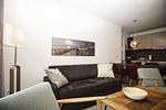 Wohnzimmer - FeWo77: Terrasse, Sauna, Schwimmbad - Top-Hundeurlaub