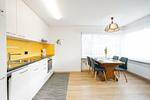 Moderne Küche mit Esstisch - Apartment Im Aeschen - Top-Hundeurlaub