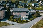 Hausansicht im Sommer - Apartment Im Aeschen - Top-Hundeurlaub