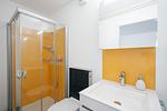 Modernes Badezimmer mit Dusche - Apartment Im Aeschen - Top-Hundeurlaub