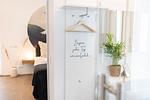 Fassade / Eingang - Hello Holidays: Windbrecher | Terrasse | Sauna | Park - Top-Hundeurlaub