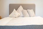 Schlafzimmer - Hello Holidays: Himmelsträumer | Penthouse | Sauna - Top-Hundeurlaub