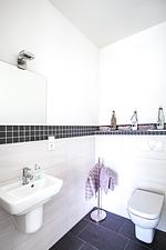 Gäste-WC - Hello Holidays: Sonnenglut | Seeterrasse | Sauna | Park - Top-Hundeurlaub