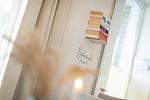 Dekoratives Detail - Hello Holidays: Sturmfrei | Terrasse | Sauna | Park - Top-Hundeurlaub