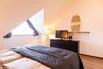 Schlafzimmer - Hello Holidays: Haus Wasser | Penthouse | Sauna | Park - Top-Hundeurlaub