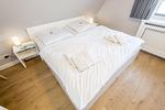 Schlafzimmer - Ringhoog-Hüs, Whg. 3 "Wiesenblick" - Top-Hundeurlaub