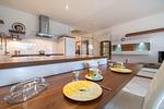 Hier kann man sogar an der Küchenzeile frühstücken. - Haus Halligblick Wohnung 16 - Top-Hundeurlaub
