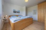 Schlafzimmer mit Kleiderschrank - fewo1846 - Nordlicht - Top-Hundeurlaub