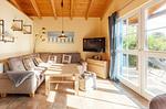 Ferienhaus Blau am See Blick auf die Couch im Wohnzimmer - Blau am See - Top-Hundeurlaub