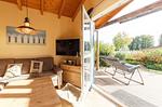 Ferienhaus Blau am See Terasse mit Liegestühlen - Blau am See - Top-Hundeurlaub