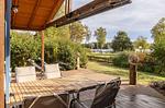 Ferienhaus Blau am See Essbereich auf der Terasse mit Seeblick - Blau am See - Top-Hundeurlaub