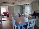 Essbereich und Küche im familienfreundlichen Ferienhaus - Hus Hagagatan - Top-Hundeurlaub