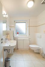 Badezimmer - Ferienwohnung Jantje Mienhus Norddeich - Top-Hundeurlaub