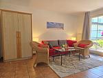 Wohnzimmer - Ferienwohnung Seehund für Ostsee-Urlaub mit Hund in ländlicher Lage auf Rügen - Top-Hundeurlaub