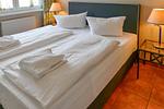 Schlafzimmer - Ferienwohnung Max - Urlaub in ruhiger Lage mit Hund - Top-Hundeurlaub