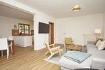 Wohnzimmer - Haus: Terrasse, Garten - Top-Hundeurlaub
